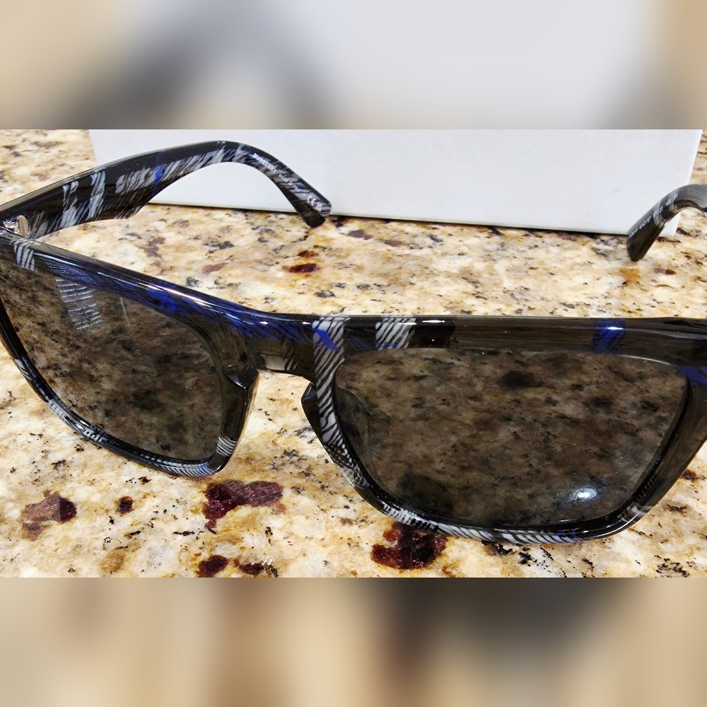 Burberry Men's Sunglasses With A Muti Color Pattern